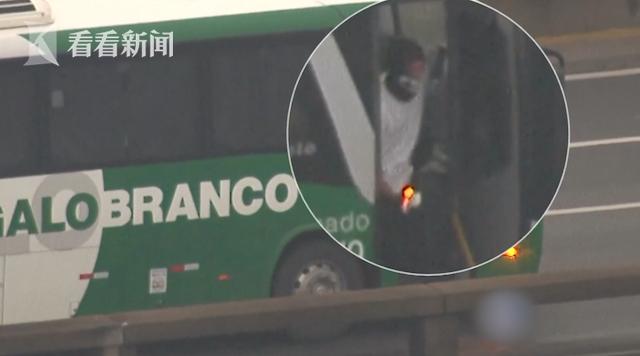 视频｜巴西男子劫持公交车被击毙 女乘客获救当场晕倒