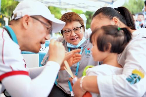 “韩红爱心·百人援川”公益行动收官 吉利汽车连续七年援助