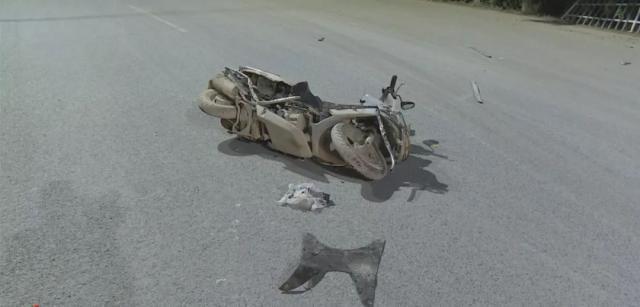 潮州市区意东三路一路口发生两车碰撞，造成摩托车驾驶员当场死亡