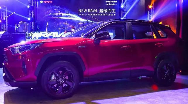 全新一代丰田RAV4实车亮相！轴距加长30mm 2.0L百公里油耗6.4L！