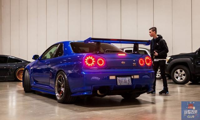 让人追忆的“蓝色精灵”！拥有“五十多款改件”的战神日产GT-R