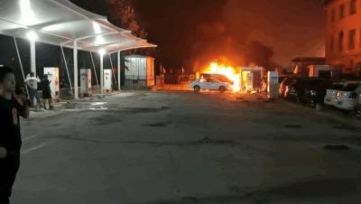 【独家报道】昨夜，西安一辆风神E70在充电站起火爆炸