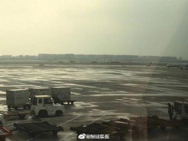 刚刚上海虹桥机场一公务机冲出跑道 官方：无人受伤 航班起降未受影响
