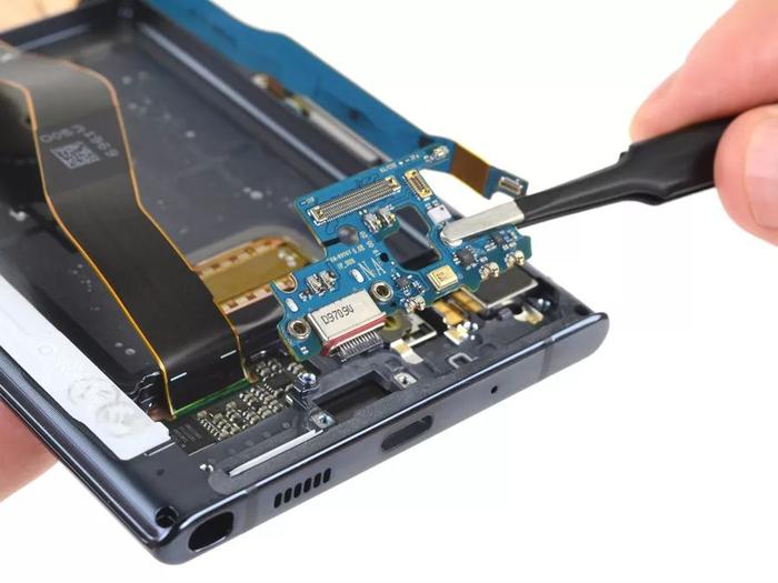 iFixit的Galaxy Note 10+ 5G版拆解报告：堆叠式主板，最终得分3/10