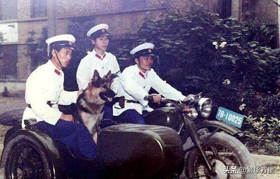 中国警察非常经典的95式警服，2001年，为何会迅速退役？