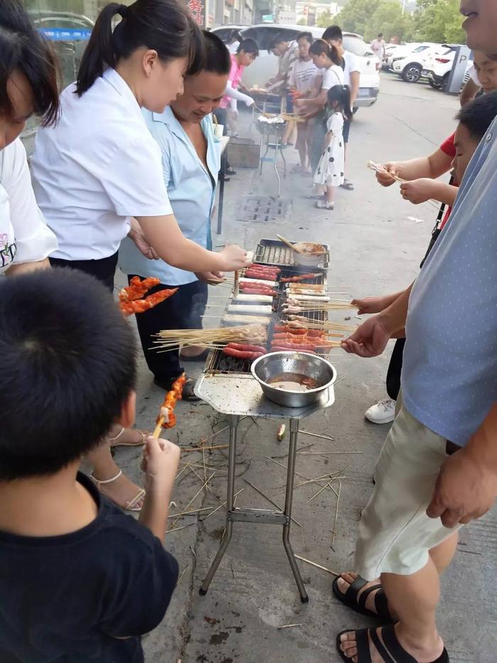 夏季嘉年华烧烤之夜活动，烧烤撸串乐翻天！