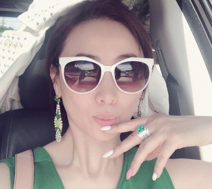 41岁的她曾是亚洲小姐冠军，近日发文引热议，网友：多读点书吧