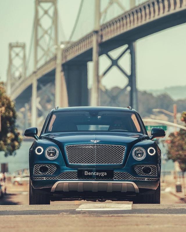 宾利Bentayga Hybrid，虽然是新能源汽车，但是我也开不起