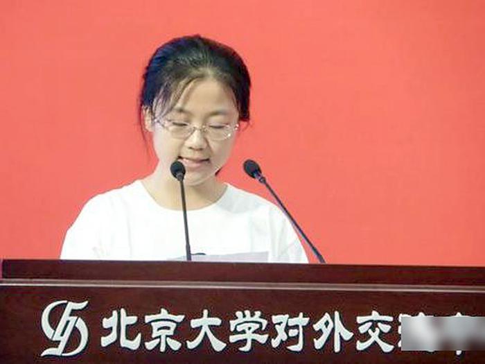 辽宁女学霸不习惯香港大学，复读后再夺高考状元，这就是文人风骨