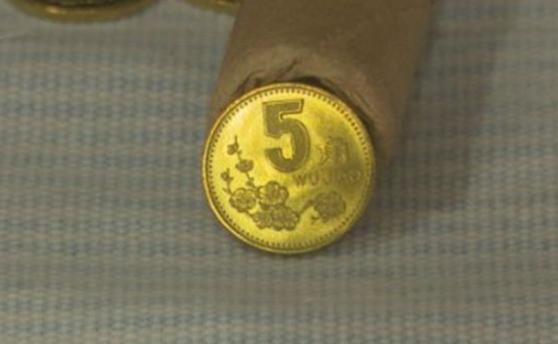 家里找到一卷梅花五角硬币，打算好好的留着，未来升值很厉害！