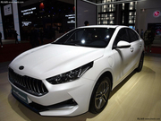 混动车只买卡罗拉？这款合资轿车，百公里1个油，配置更豪华！