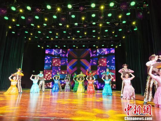通讯：中国国际民间艺术节走基层 小乡村观众感受“大世界”