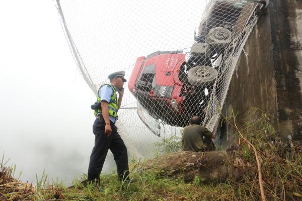 玉溪高速公路交巡警大队胡锦文：“死亡之坡”上的生命守护者