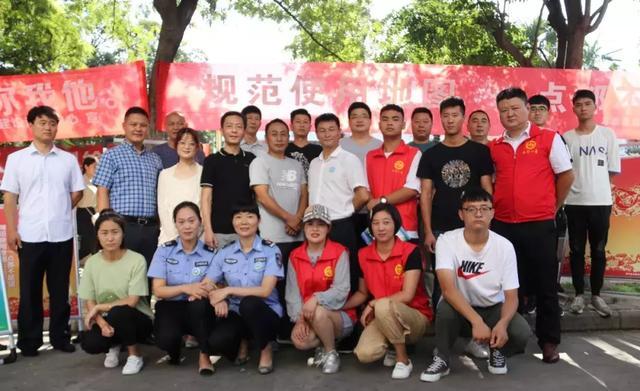 阜南县自然资源和规划局牵手公益志愿者送法进校园、进社区等服务