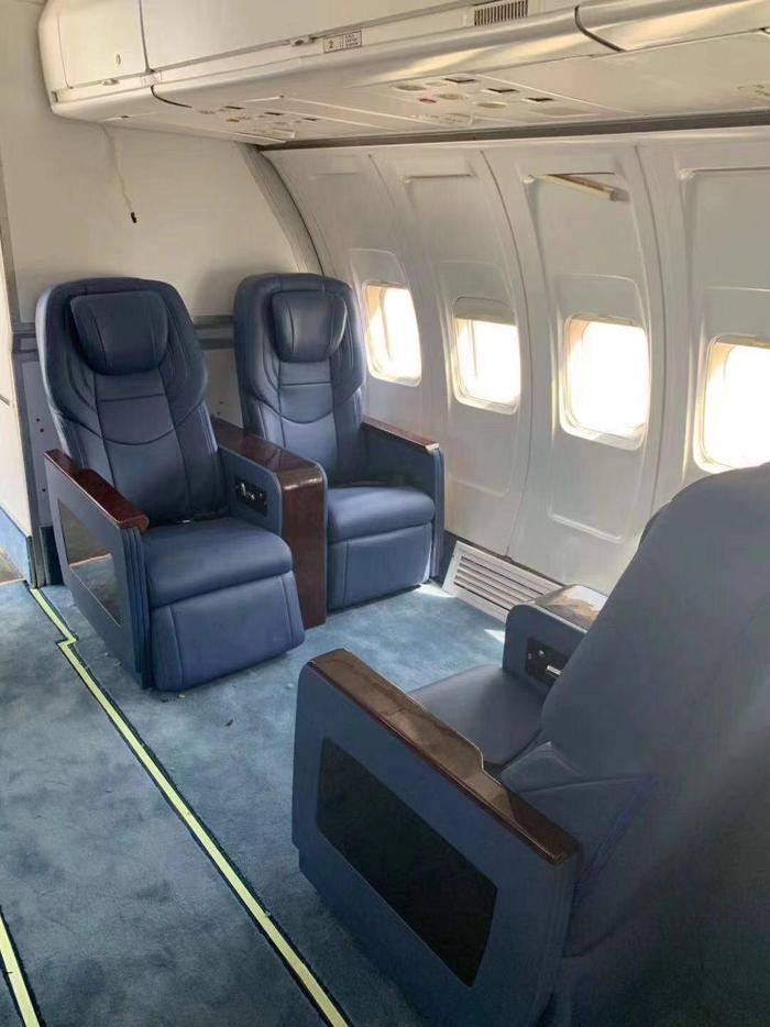 奔驰R320改装航空座椅，飞机头等舱也用的舒适座椅