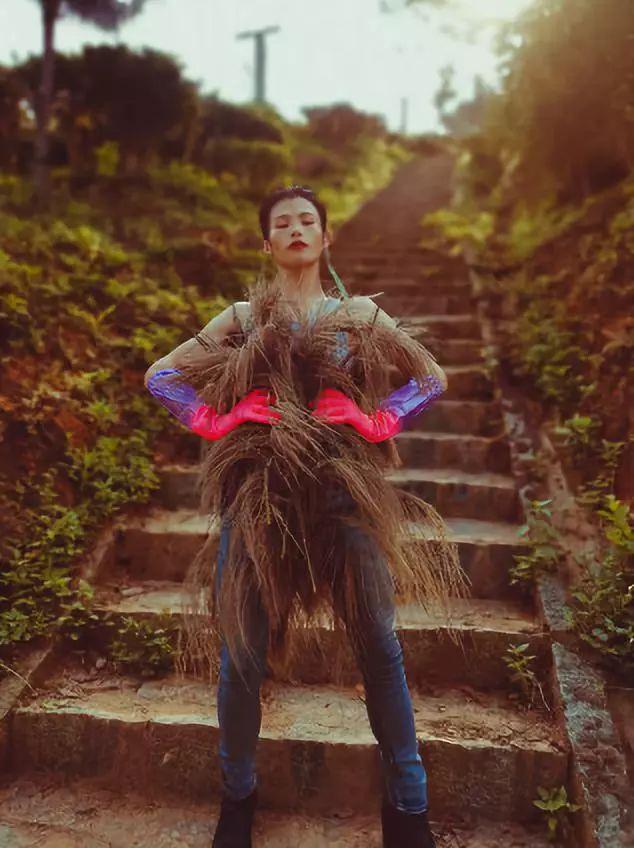 中国“乡村超模”时尚走秀，惊艳200万网友：这气场不输维密！