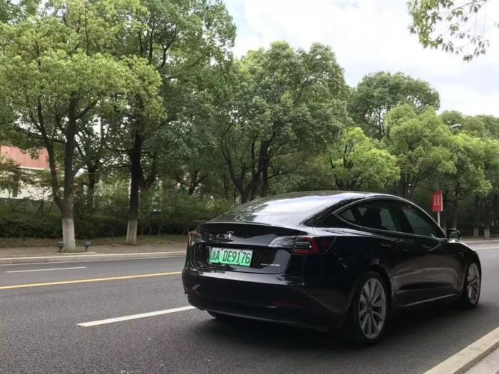 试过Model 3后的疑惑：我们在怀念燃油车的什么？