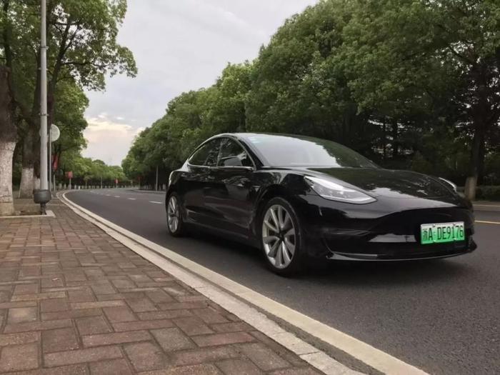 试过Model 3后的疑惑：我们在怀念燃油车的什么？