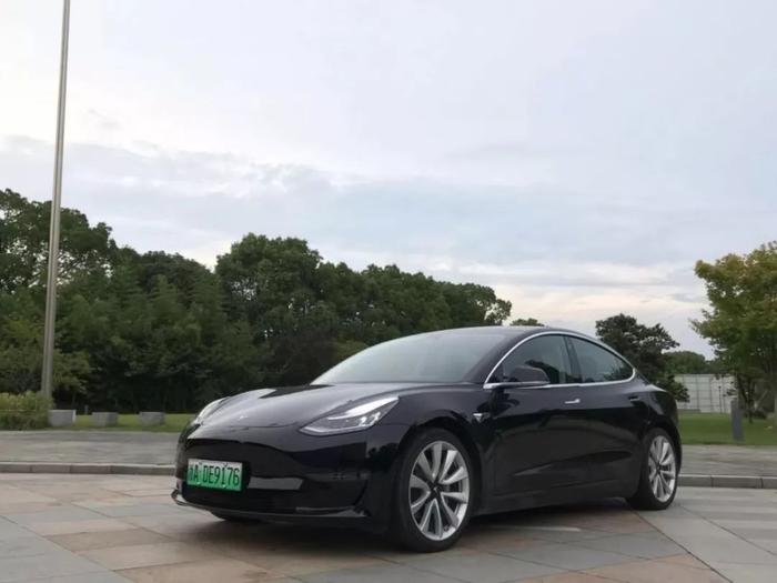 试过Model 3后的疑惑：我们在怀念燃油车的什么？