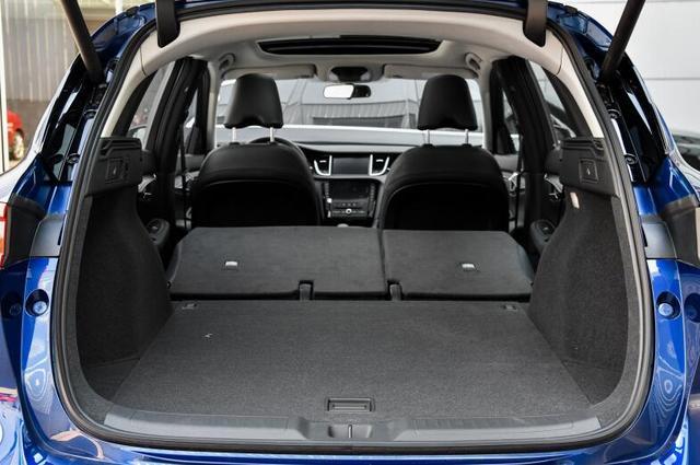 对标奔驰GLC的豪华SUV 标配LED大灯+三块液晶屏 更划算？