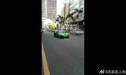 超跑迈凯伦650S上街了，绿色配色实在是太适合它了。