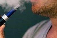 美国已证实：1人因吸电子烟死亡 另有450例类似病例