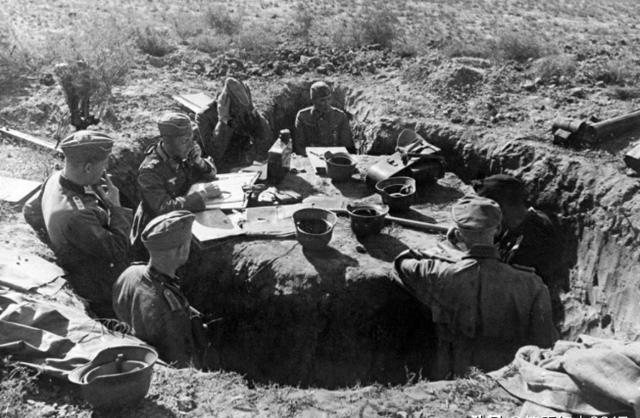 二战期间，搞不懂的俄罗斯大妈，德军不可思议的圆桌会议