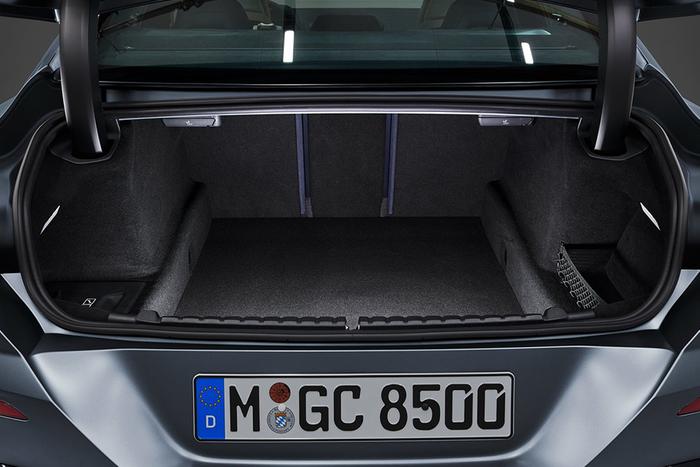 性能与舒适并行，宝马8系对比奔驰AMG GT四门跑车