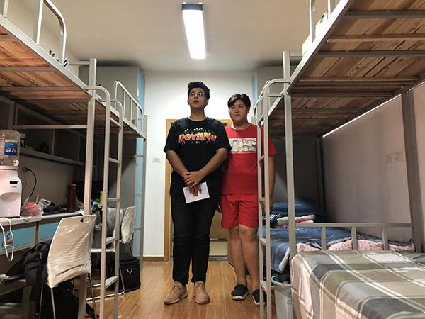 两人的宿舍 本文图均为 澎湃新闻记者 周琦 实习生 高亮 图