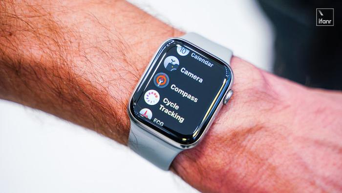 新 Apple Watch 现场上手：钛合金苹果表，用起来怎么样？