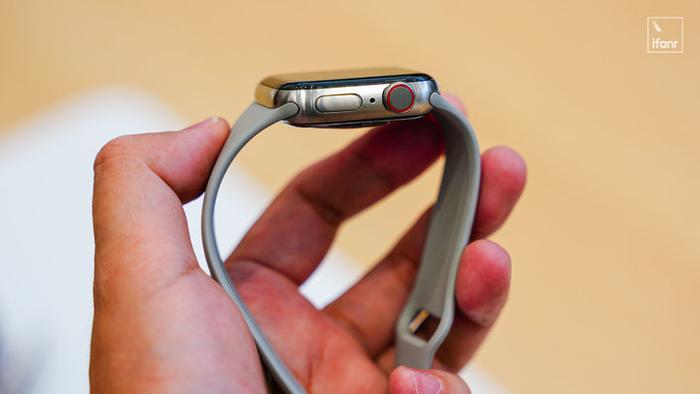 新 Apple Watch 现场上手：钛合金苹果表，用起来怎么样？