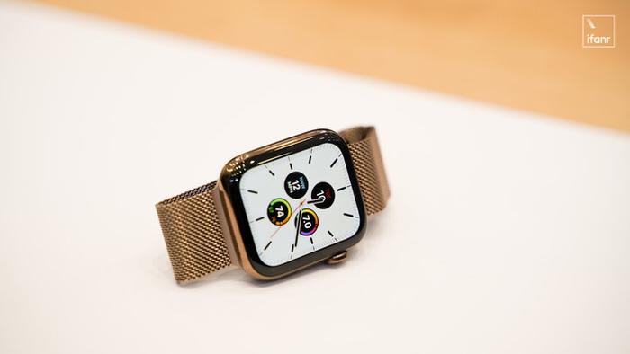 新 Apple Watch 现场上手：钛合金苹果表，用起来怎么样？