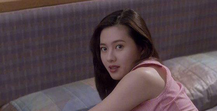 曾是香港身价最高艳星,还拿过影后大奖,却爆出二女共侍一夫丑闻
