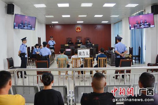 广西4人涉嫌非法制造、买卖、邮寄枪支爆炸物受审