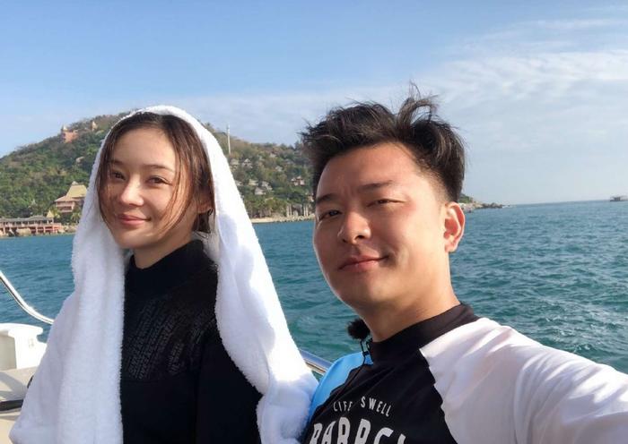 杨幂33岁生日当天，这个男同学组局聚餐庆祝，还暴露一个重要信息