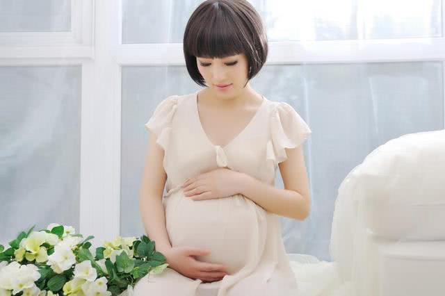 为什么有的孕妈胎动很厉害？医生：这2种异常胎动，留心宝宝求助