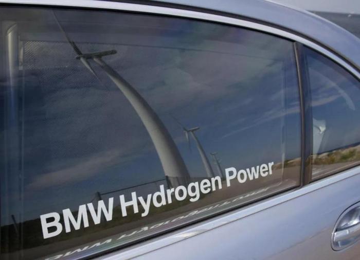 法兰克福车展宝马重回“氢动力”？这次它的技术路线完全不同