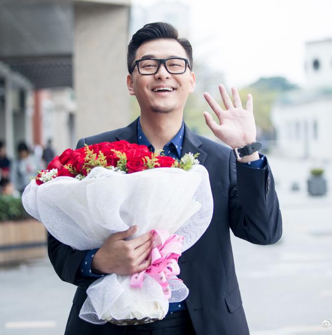杨幂33岁生日当天，这个男同学组局聚餐庆祝，还暴露一个重要信息
