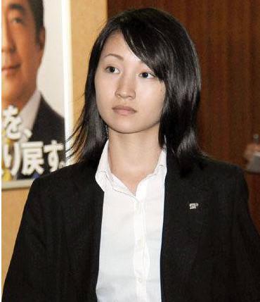 实拍各国政要女保镖, 安倍晋三的女保镖确实很美