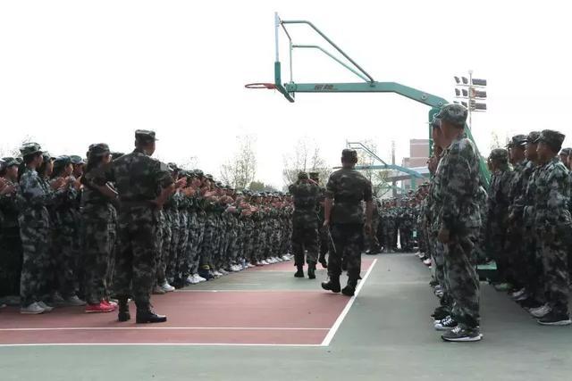 南阳师范学院：立正，请上好南师的第一节课