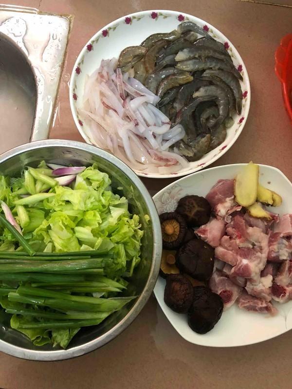 海底捞又现“逆天吃法”，用汤底煮海鲜粥，网友：火锅不好吃吗