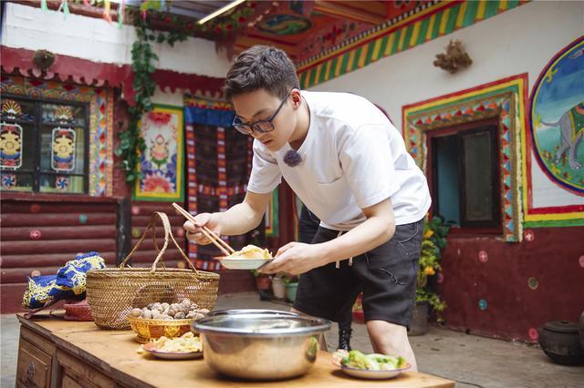 《一路成年》徐锦江化身行走榨汁机岳秀清空降吐槽儿子做饭难吃