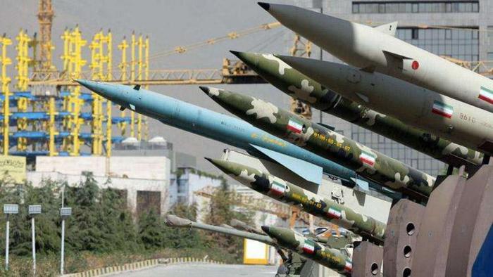战争一触即发！中东局势危急，伊朗：美军基地和航母都在射程内