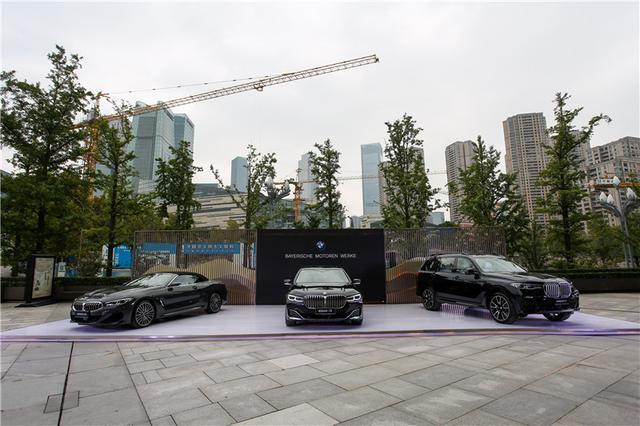 X7&8系&7系，BMW旗舰车型豪华阵容齐聚山城，共谱“极致之悦”