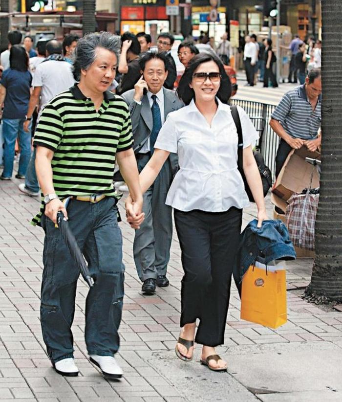 陈慧珊笑对60岁丈夫被误认是女儿外公，婚后13年恩爱如初其利断金