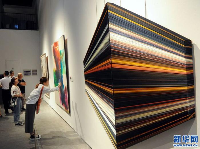 西藏美协作品《九牛图》入选第十三届全国美展之综合材料绘画展