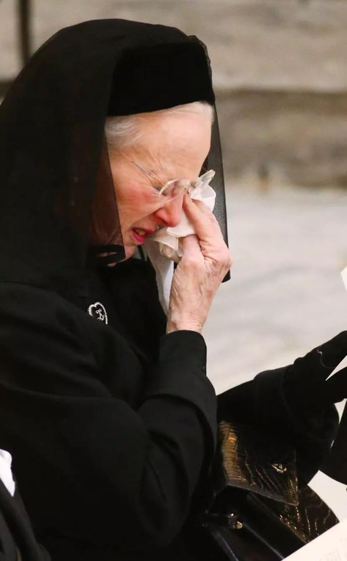84岁丹麦亲王用葬礼向女王告白：我爱你，直至生命最后一秒……