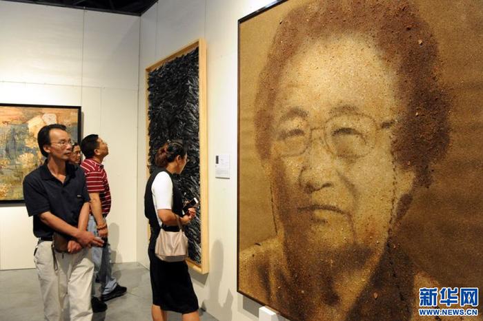 西藏美协作品《九牛图》入选第十三届全国美展之综合材料绘画展