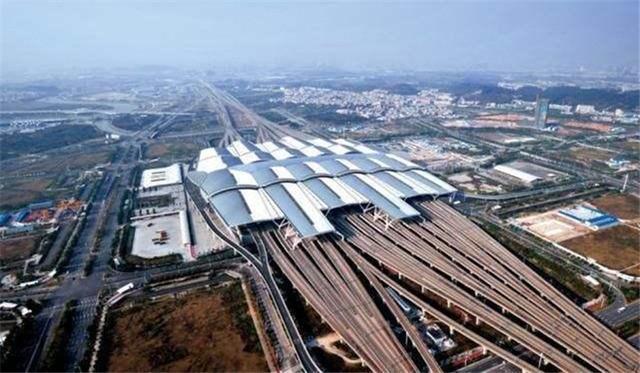 世界上最大的火车站，相当于26个天安门广场，就在中国这座城市