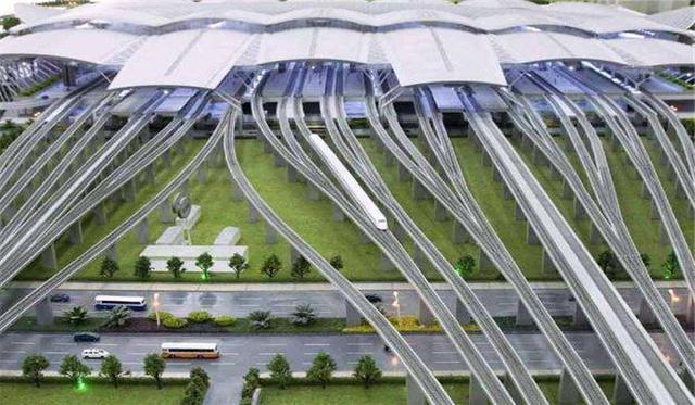 世界上最大的火车站，相当于26个天安门广场，就在中国这座城市